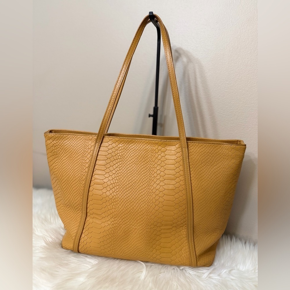 GiGi New York Mustard Textured Tote